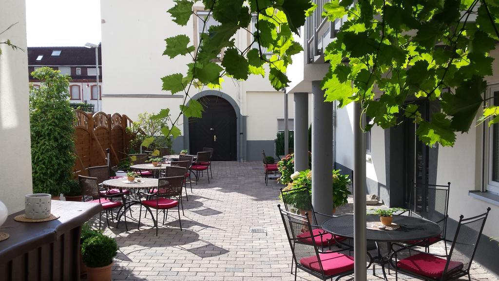 Hotel-Restaurant Pfaelzer Hof Edenkoben Ngoại thất bức ảnh